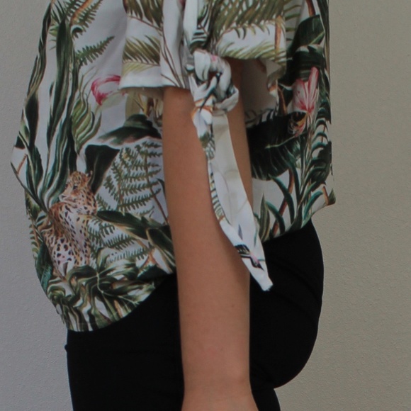 Tropical Print Blouse - Picture 5 of 5